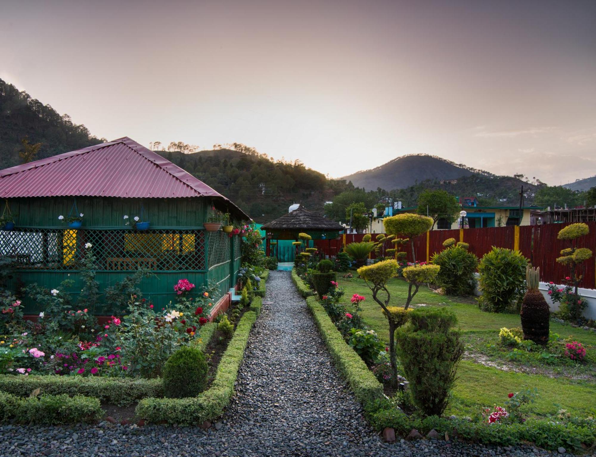Ivy The Boutique Hotel Near Neem Karoli Temple 奈尼塔尔 外观 照片